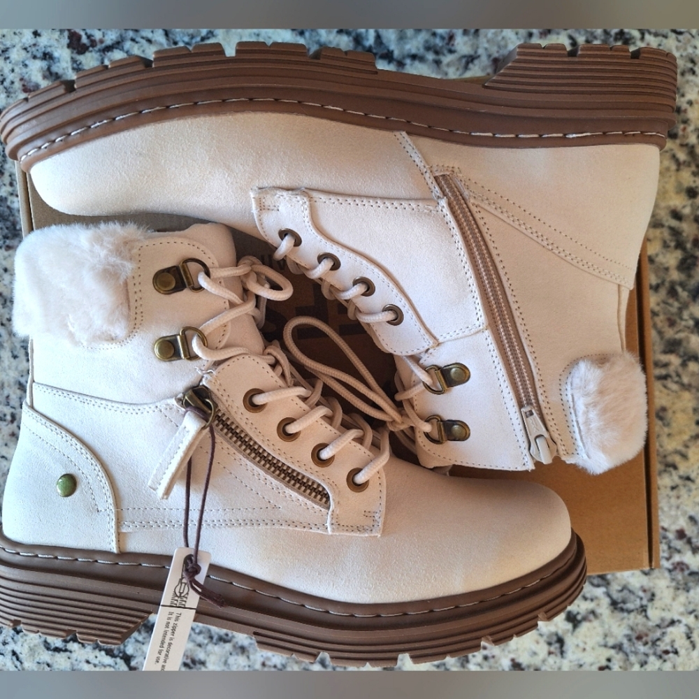 NIB Women's Cliffs By White Mountain Ankle Boots 8.5